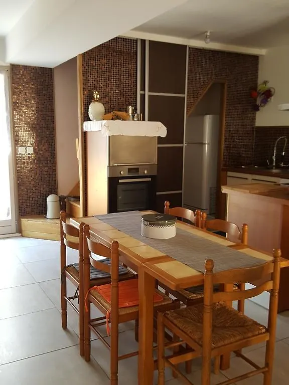 Elsabio Holiday home Arles